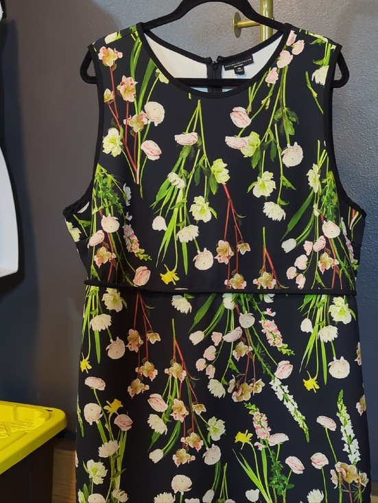 Victoria Beckham for Target Dresses & Skirts - Women's Black Floral Sleeveless Dress Size 2x